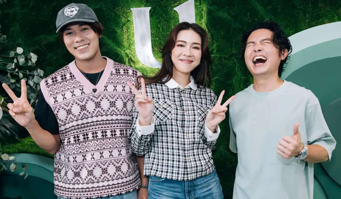 ▲告五人女主唱犬青（中）日前在麋先生演唱會上被開懷孕玩笑，她曝光媽媽的真實反應，男友雲安（左）則尷尬笑說自己在現場都不敢講話。（圖／告五人臉書）