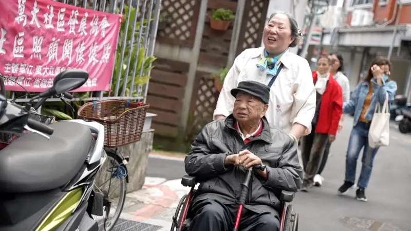 ▲NOWnews專訪照顧者心聲,7旬黃姐照顧100歲輕微失智的父親甘苦談。(圖/記者王郁勳攝)