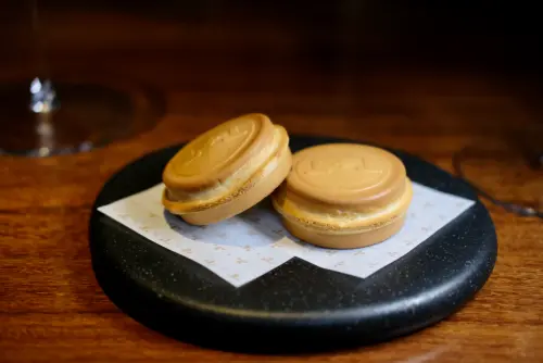 車輪餅是T+T每季都有的菜色,此次的「玫瑰鴨 松露 車輪餅 」有著奢華又濃醇的鴨肉內餡。(圖/記者葉盛耀攝) ▲車輪餅是T+T每季都有的菜色,此次的「玫瑰鴨 松露 車輪餅 」有著奢華又濃醇的鴨肉內餡。(圖/記者葉盛耀攝)