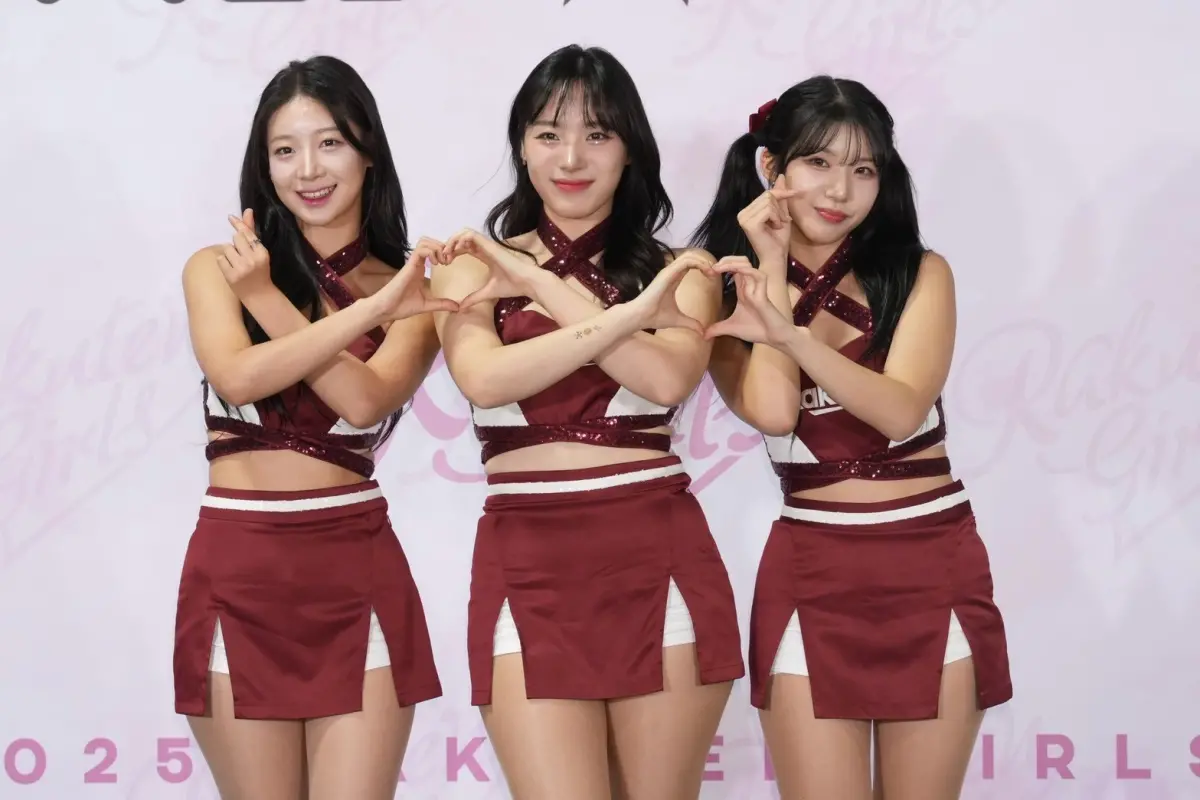 ▲禹洙漢（左起）、河智媛、廉世彬成為「樂天韓援3本柱」，其中「啦啦隊女王」廉世彬還不是最強，禹洙漢靠著清純魅力，甚至登上韓國知名雜誌封面。（圖／記者李政龍攝影）