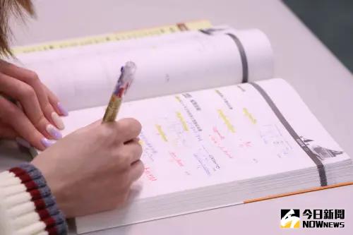 職場說「辛苦了」竟踩雷？掀兩派論戰「直接說謝謝更好」