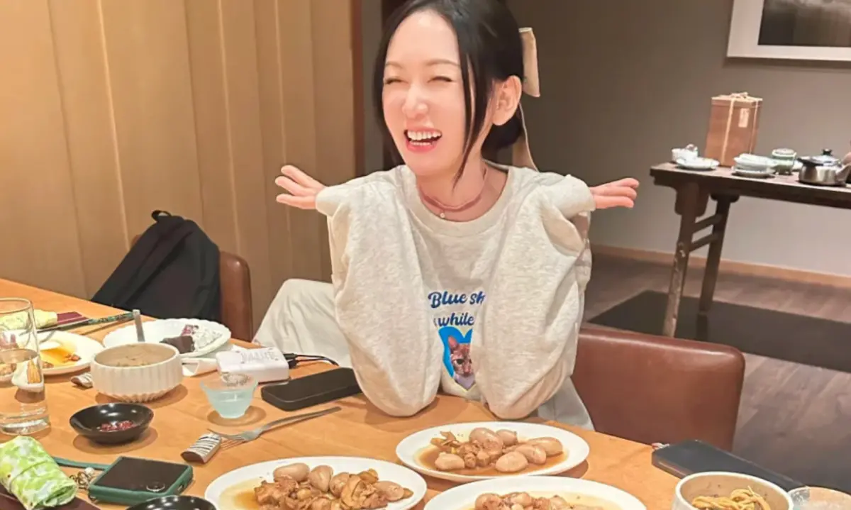 ▲陳喬恩熱愛吃「雞佛」，卻因此被許多中國酸民嫌棄。對此，她站出來力挺台灣美食，更開嗆那些無理的中國網友：「去看看世界吧」。（圖／陳喬恩微博）