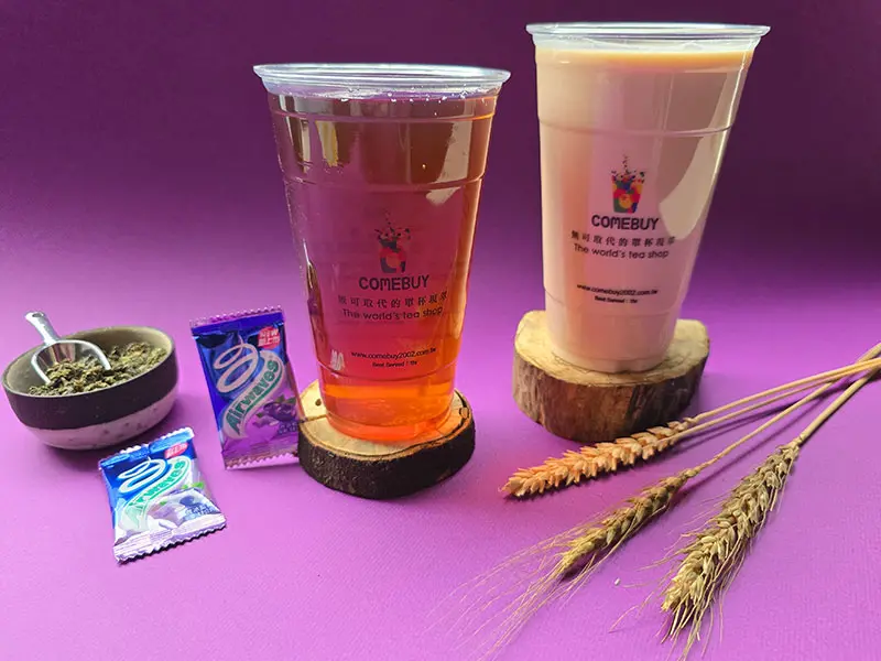 ▲凡於 2025年 3月 16 日起至全台 COMEBUY 現場門市購買經典「鮮萃大麥紅茶、鮮萃大麥奶茶」，單筆消費任乙杯即可獲得Airwaves® 無糖口香糖。（圖／COMEBUY提供）