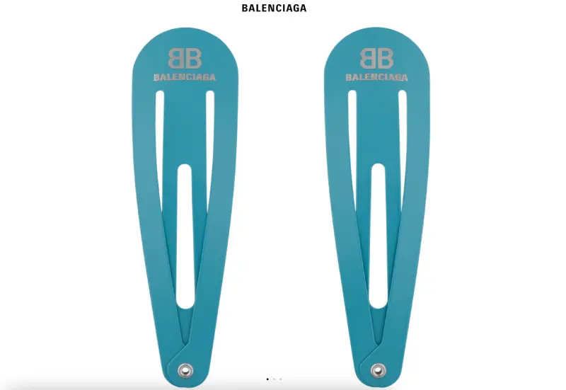 ▲巴黎世家近日推出新品「BB髮夾」，外型雖與童年時常見的平價髮夾幾乎無異，售價卻高達350美元（約1.1萬新台幣），消息曝光後立刻在網路上掀起熱議。（圖／翻攝自巴黎世家官網）