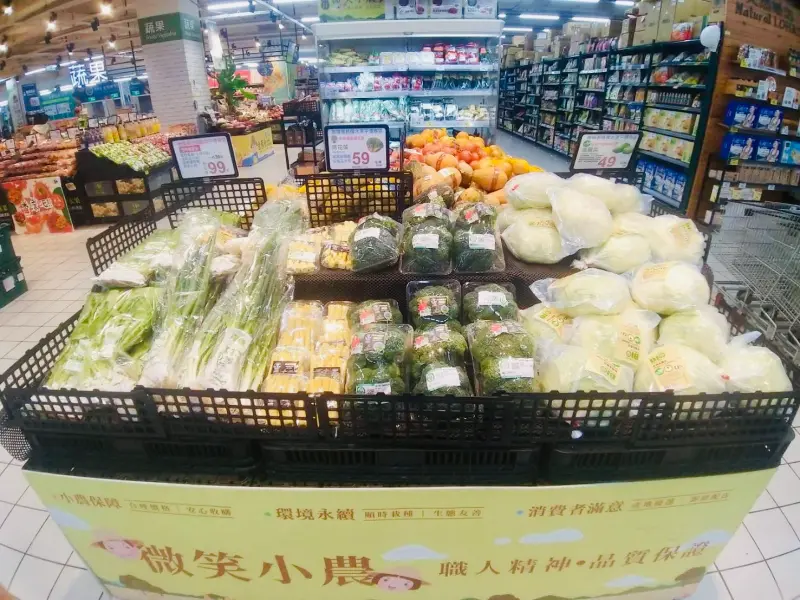 ▲38婦女節賣場限時優惠價，即起至3月10日前，家樂福指定生鮮買一送一，包括冷藏板腱牛排買一送一。（圖／家樂福提供）