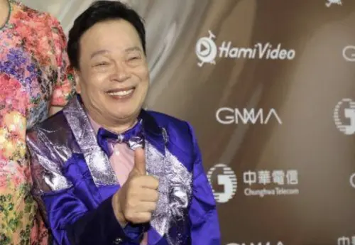 ▲阿吉仔參與了《鑽石舞台之夜》演出,卻因為逗趣的安排,自己的經典歌曲只能唱到最後一句。(圖/NOWnews攝影中心) ▲阿吉仔參與了《鑽石舞台之夜》演出,卻因為逗趣的安排,自己的經典歌曲只能唱到最後一句。(圖/NOWnews攝影中心)