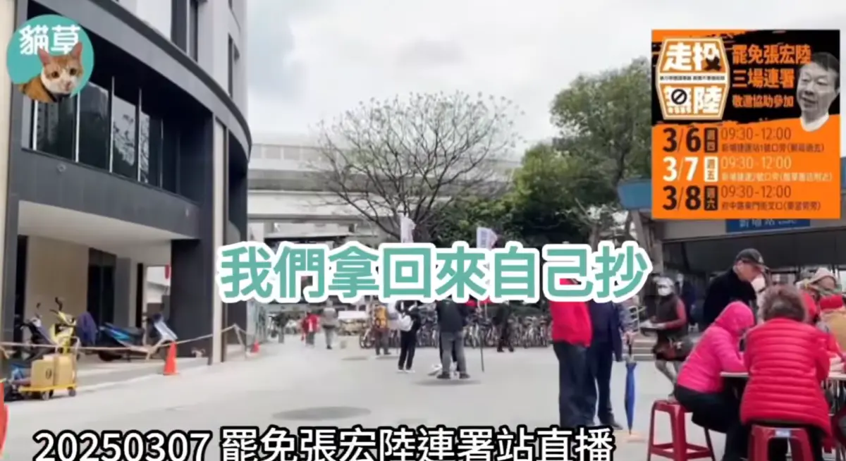 ▲小草工作人員教導，「寫錯的拿回來自己抄，不要丟掉，自己抄一抄就好」。（圖／周軒臉書）