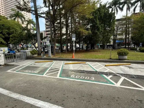 隱形防火牆　中市試辦電動車格消防間隔救援動線
