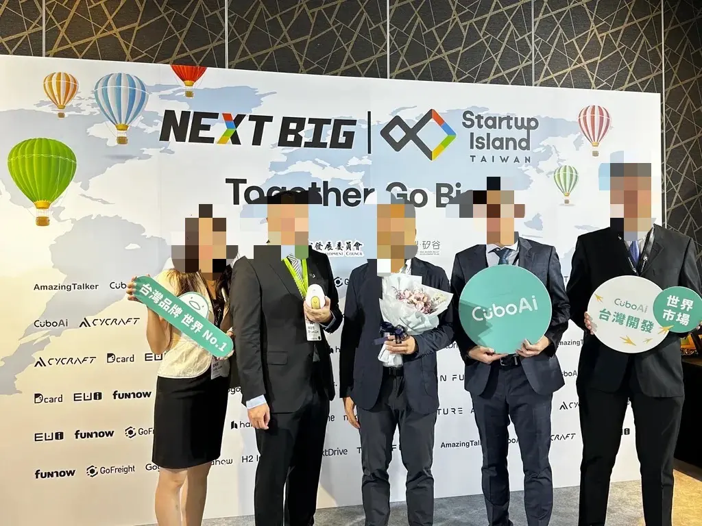 ▲梁姓技術長（右一）去年5月曾寫萬言書建議董事長曾志新（左三），沒想到今年一月反被踢出管理群組。（圖／翻攝當事人部落格）