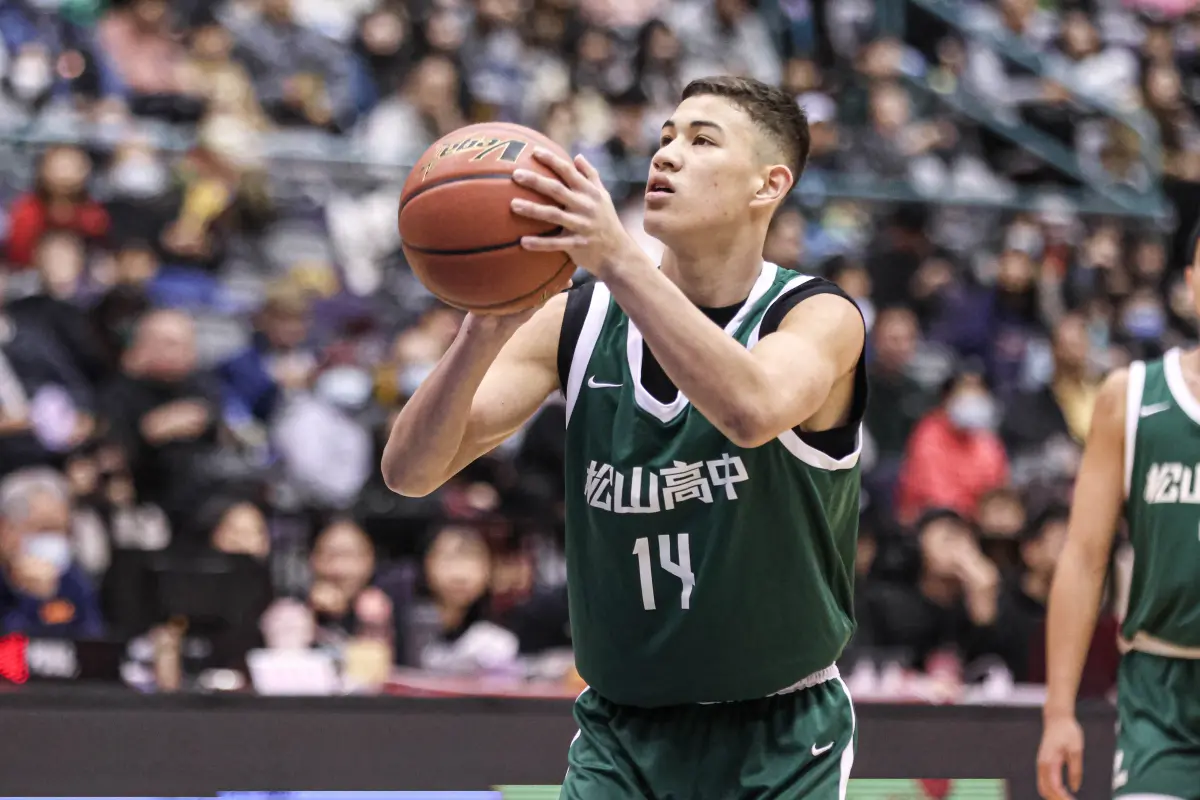 ▲113學年度 HBL甲級總決賽今（8）日登場，光復高中和松山高中兩強對決，在最後2分鐘領先6分的光復，在最後時刻「大翻車」，包括失誤、犯規、上籃放槍等荒唐表現，終場以62：64落敗，無緣連4年晉級冠軍戰。攻下24分的查傑，獲選為單場MVP。（圖／記者朱永強攝）