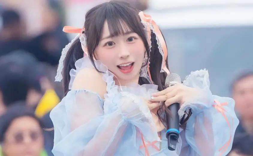 ▲台大法律系畢業的佳那，正在舞台上綻放光彩。（圖／IG@kanakana_primulav）