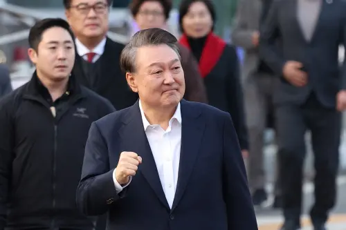 影／韓總統尹錫悅重獲自由！神情自在步出看守所　是否彈劾看下週
