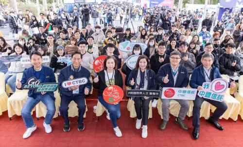 中信金控高階主管前進臺大校園徵才 ▲中信金控高階主管前進臺大校園徵才。(圖/中信金控提供)