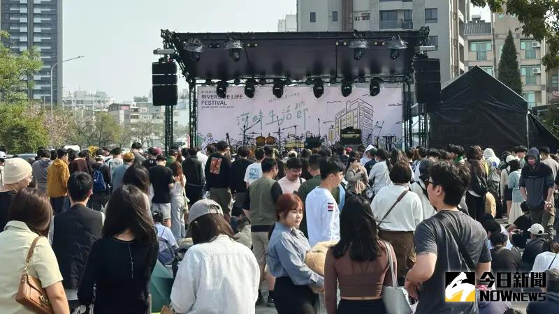 ▲ 「2025河畔生活節」邀請最受新世代歡迎的南西肯恩、麋先生、靈魂沙發、美秀集團、好樂團、溫蒂漫步等獨立樂團演唱。（圖／記者陳美嘉攝，2025.03.08）