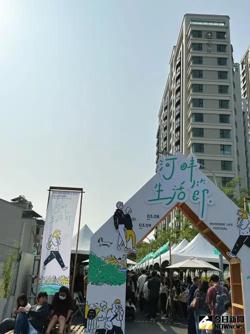 ▲ 「芳崗河左岸」3/8、3/9舉辦「河畔生活節」，集結風格美食餐車、文創市集，還有最受新世代歡迎獨立樂團演唱。（圖／記者陳美嘉攝，2025.03.08）