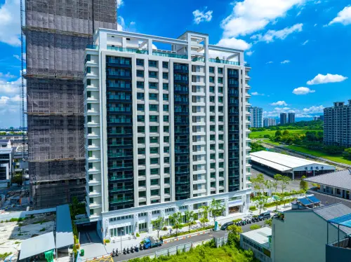 ▲芳崗建設「芳崗河左岸」基地座落中山高中旁，緊鄰後勁溪優雅水岸。（圖／芳崗建設提供）