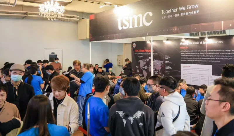 ▲高雄市政府勞工局舉辦高雄半導體產業聯合徵才活動，持續推動產業轉型。(圖／高雄市政府勞工局提供)