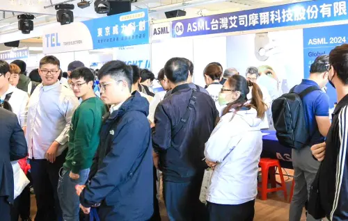 ▲高雄市政府勞工局舉辦高雄半導體產業聯合徵才活動，持續推動產業轉型。(圖／高雄市政府勞工局提供)