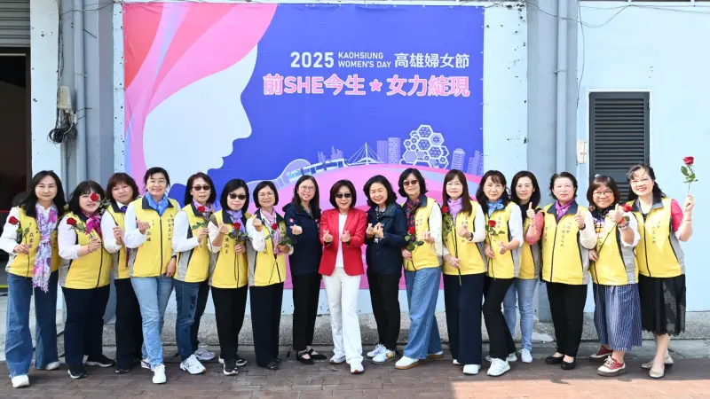 ▲康裕成出席2025高雄婦女節《前SHE今生．女力綻現》活動，她期盼每一位女性都能夠在高雄這片土地上「無懼前行，勇敢綻放」。（圖／高雄市議會提供）