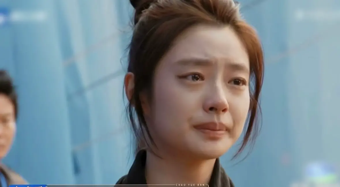 ▲大陸演員徐若晗（如圖）、張凌赫主演的偶像劇《愛你》爆紅。女主角徐若晗昔日在節目《無限超越班2》遭導演發火批評的黑歷史也遭翻出。對此，網友也傻眼紛紛留言，表示「徐若晗EQ太低」。（圖／小紅書）