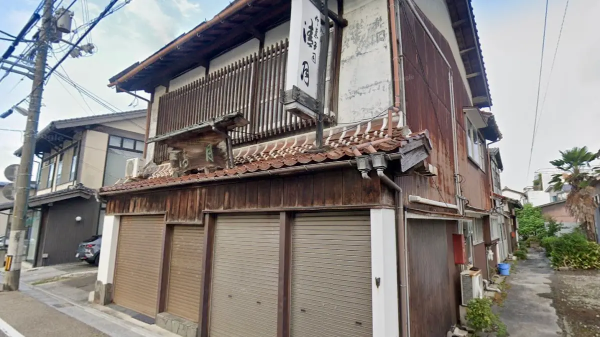 ▲日本諾羅病毒流行致數起食物中毒事件，包括鳥取知名菓子店「清月」草莓大福、岐阜「BAIPASU給食中心」便當店等都中鏢，累積數百名病患上吐下瀉，一名40多歲男子吃完便當後暴斃身亡。（圖／翻攝自Google Map）