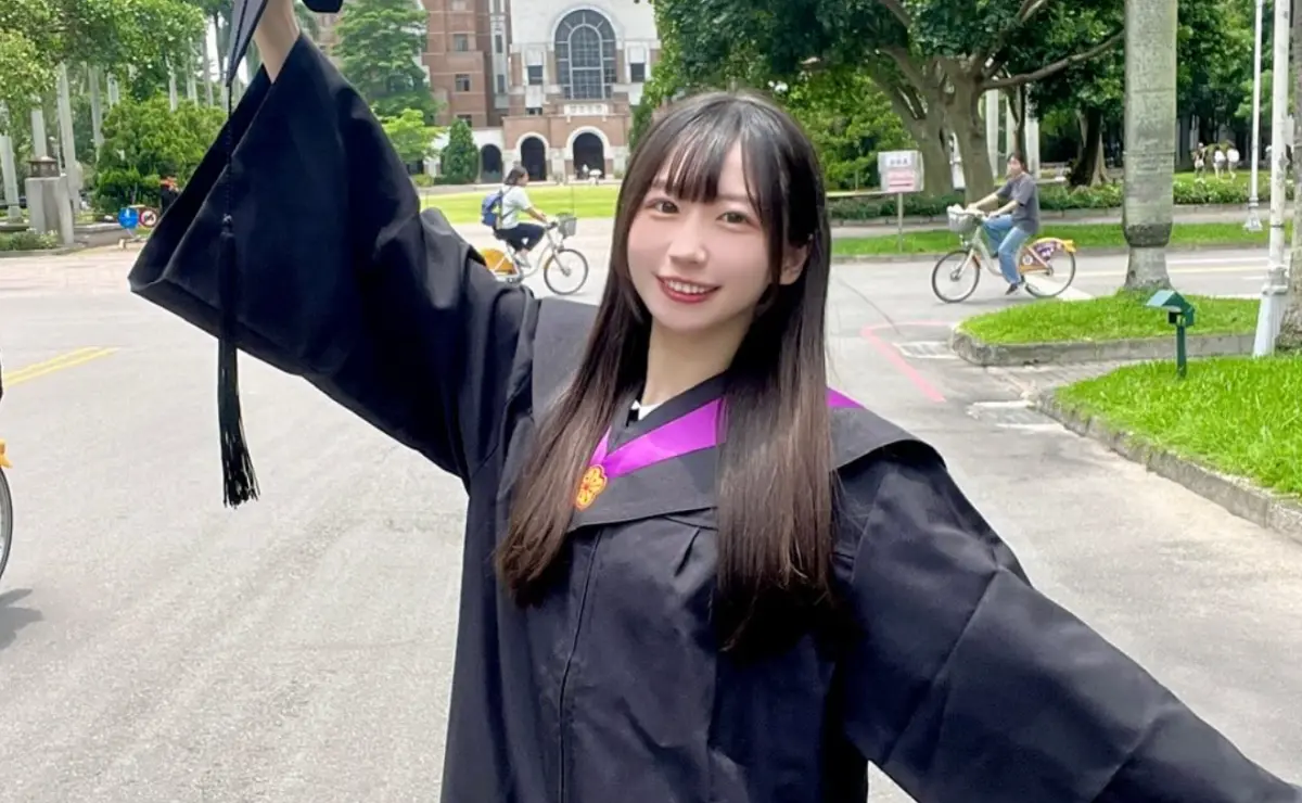 ▲台大法律系畢業的正妹佳那（如圖）以當偶像為榮，竟被酸民狠嗆「丟臉」。對此，作家吳淡如、律師呂秋遠都跳出來發文力挺佳那。（圖／佳那Threads）