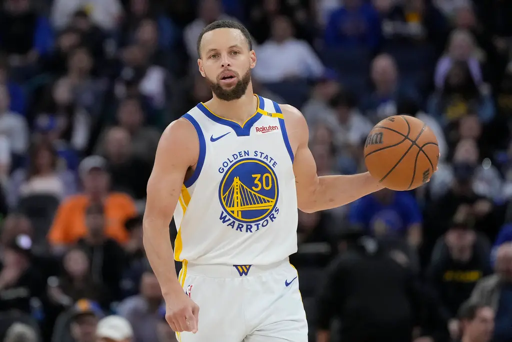 ▲金州勇士戰績為41勝31敗，在西區排名第6，根據目前的戰績來計算，勇士要鎖定西區第6、也就是直接拿下季後賽種子的魔術數字為「M10」。（圖／美聯社／達志影像）