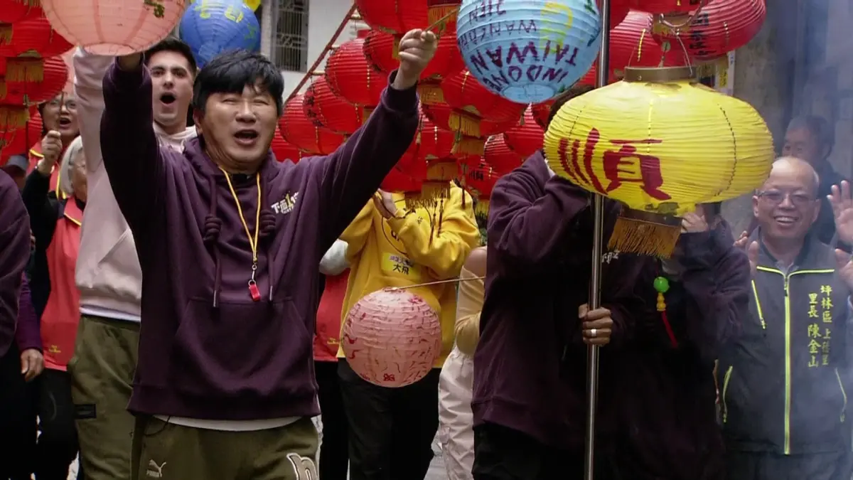 ▲在節目《綜藝大集合》錄影時，Terry江振愷手中的燈籠突然燒了起來，不僅如此，在遊戲過程中，胡瓜（如圖）還3度惡整阿翔，讓對方嚇到當場在地上滾了圈。（圖／民視提供）