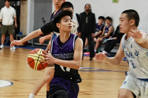 許恩睿身高已經長到178公分,在基層籃球場能勝任5個位置,他也期許自己能成為像SGA、Luka等高控衛。(圖/記者吳翊緁攝) ▲許恩睿身高已經長到178公分,在基層籃球場能勝任5個位置,他也期許自己能成為像SGA、Luka等高控衛。(圖/記者吳翊緁攝)