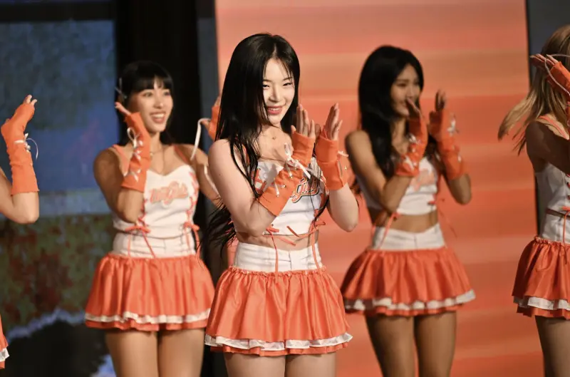 ▲「Uni Girls」韓籍成員趙娟週（中）今（9）日出席新球季發表會，曝光與河智媛的私下互動，並興奮喊話期待未來合體拍廣告。（圖／Uni Girls提供）