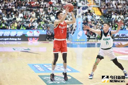 ▲HBL男子組冠軍賽,南山高中楊承叡。(圖/記者葉政勳攝 , 2025.03.09) ▲HBL冠軍賽男子組南山高中楊承叡三分球11投6中,砍下22分。(圖/記者葉政勳攝 , 2025.03.09)