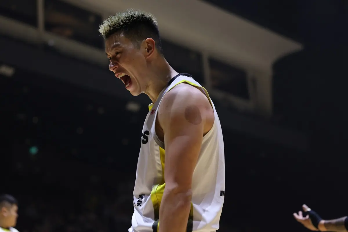 ▲新北國王今(9日)在東亞超級聯賽對上琉球黃金國王，爭奪本季的季軍，末節國王最多落後到6分，靠著讀秒階段林書豪助攻給蘇士軒投進致勝外線，終場國王以84：80逆轉比賽。（圖／新北國王提供）