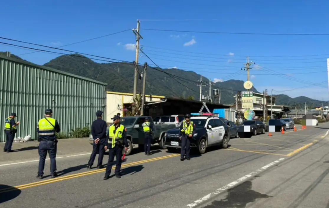 ▲信義警察分局聯手環保局假日新中橫公路積極取締改裝、噪音車。（圖／信義警分局）