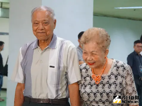 ▲前民眾黨主席柯文哲的父親柯承發（左）年初病逝，其告別式於今（10）日舉行。（圖／資料照片）