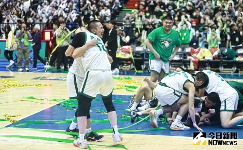 ▲HBL冠軍賽男子組松山高中以90:82擊敗南山高中拿下冠軍。（圖／記者葉政勳攝 , 2025.03.09）