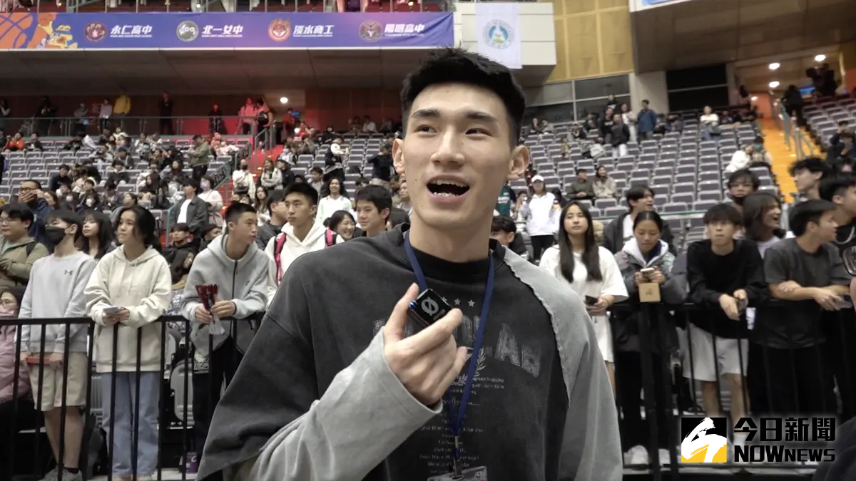 ▲松山高中與南山高中爭奪113 學年冠軍，激戰四節後「綠色神盾」松山高中以90：83戰勝南山高中，拿下隊史第7冠。今（9）日昔日「松山KD」馬建豪也到場看球，他為學弟奪冠感到欣慰。（圖／記者陳云茹攝）