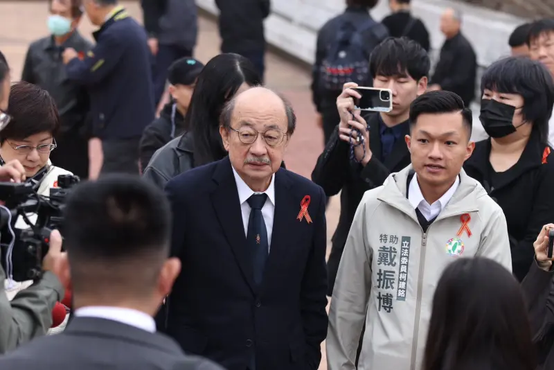 ▲柯建銘出席柯文哲父親告別式，希望許久未見的柯文哲身體健康。（圖／記者李政龍攝，2025.03.10）