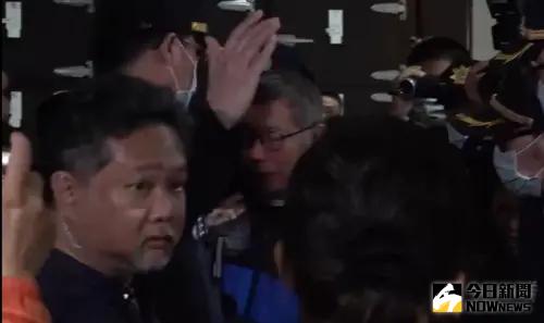 ▲柯文哲稍早離開告別式現場。(圖/NOWnews攝影中心) ▲柯文哲稍早離開告別式現場。(圖/NOWnews攝影中心)