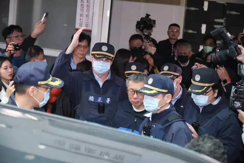 ▲柯文哲原本預計參加完家祭，於9時40分離開，但最後是在10時16分才離開。（圖／記者李政龍攝影）