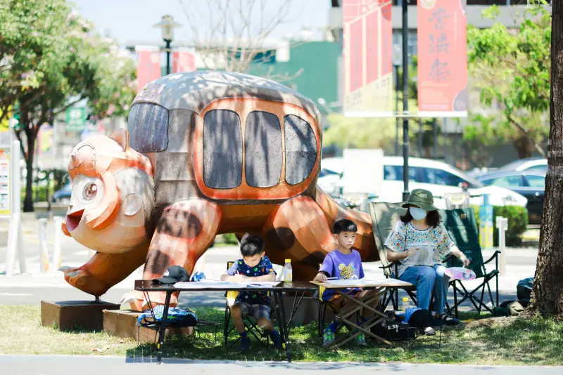 ▲寫生比賽分為「寫生組」與「創意組」，成功完成報名並參賽完賽的寫生組前200名及創意組前100名。（圖／屏東縣府提供）