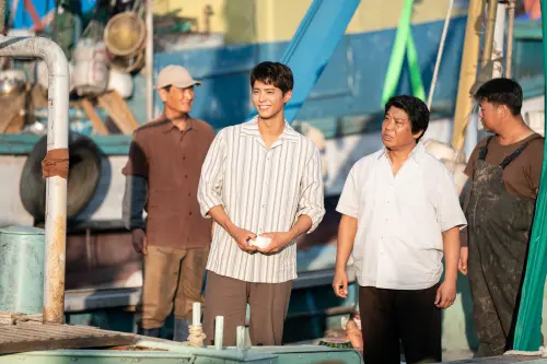 ▲▼《苦盡柑來遇見你》夏季4部曲劇照,IU、朴寶劍為了女兒變堅強。(圖/Netflix) ▲▼《苦盡柑來遇見你》夏季4部曲劇照,IU、朴寶劍為了女兒變堅強。(圖/Netflix)