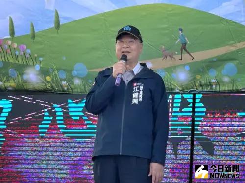 ▲高雄市政府勞工局局長江健興說明培育專業長照照護人力的情形。(圖/記者黃守作攝) ▲高雄市政府勞工局局長江健興說明培育專業長照照護人力的情形。(圖/記者黃守作攝)