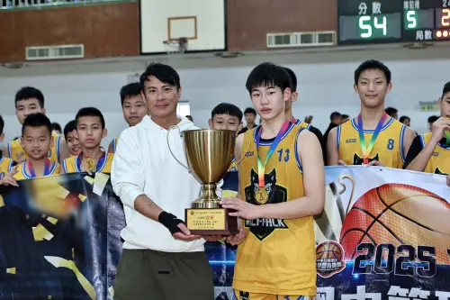 ▲13號曾昱豪大爆發，轟下 全場最高29分，帶領球隊封王，展現無雙戰力，連對手教練都讚嘆：「高中名校看了也流口水！」（圖／主辦單位提供）