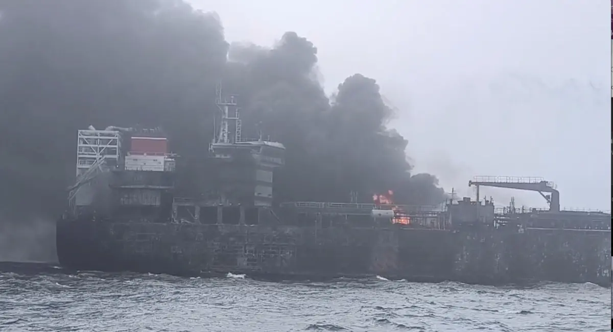 ▲在北海停泊時，遭到另一艘船撞上的油輪，是美國軍方短期租用的船隻。（圖／美聯社／達志影像）