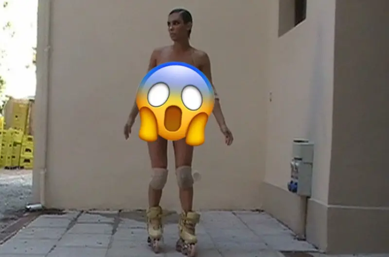 ▲肯爺老婆比安卡又全身脫光光，在街頭「裸滑直排輪」，身材照一曝光吸引萬人點讚留言。（圖／biancacensori IG）