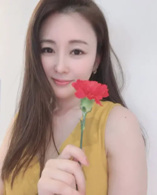▲麻衣成為人母，外表依舊亮麗，也不諱言有想再談戀愛。（圖／摘自麻衣IG）