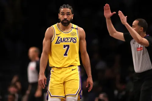 Vincent本戰代替LeBron打先發,全場繳出24分,但防守端劣勢被無限放大。(圖/美聯社/達志影像) ▲Vincent本戰代替LeBron打先發,全場繳出24分,但防守端劣勢被無限放大。(圖/美聯社/達志影像)