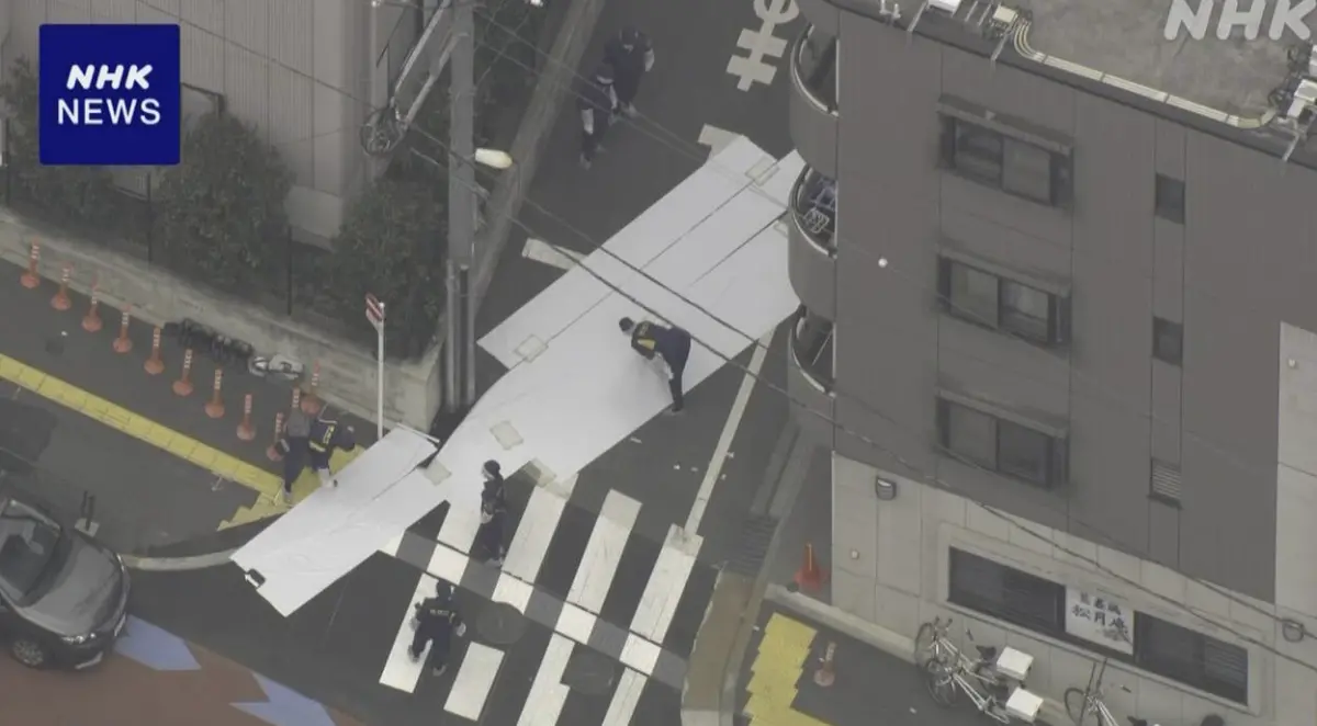 ▲日本今（11）日早上發生一起恐怖兇殺案，一名20多歲的女性在東京新宿區高田馬場的路上，遭到40多歲的男子持刀攻擊，當場就已失去呼吸心跳，送醫後確認不治。（圖／翻攝自NHK）