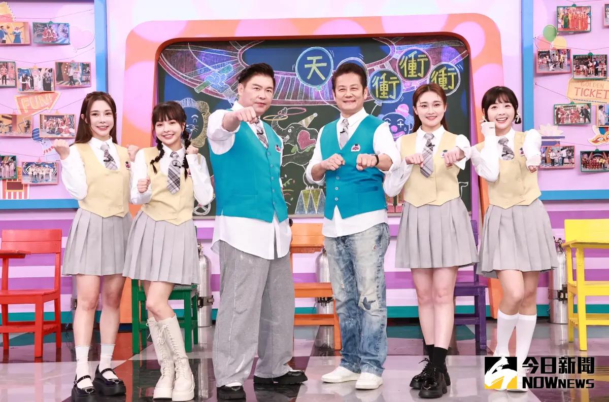 ▲由徐乃麟（右3）、曾國城（左3）主持的《天才衝衝衝》入圍第60屆金鐘獎「綜藝節目主持人獎」，徐乃麟坦言謝謝評審的肯定，對入圍保持平常心，並於本月12日受訪強調不會出席典禮。（圖／記者吳翊緁拍攝）