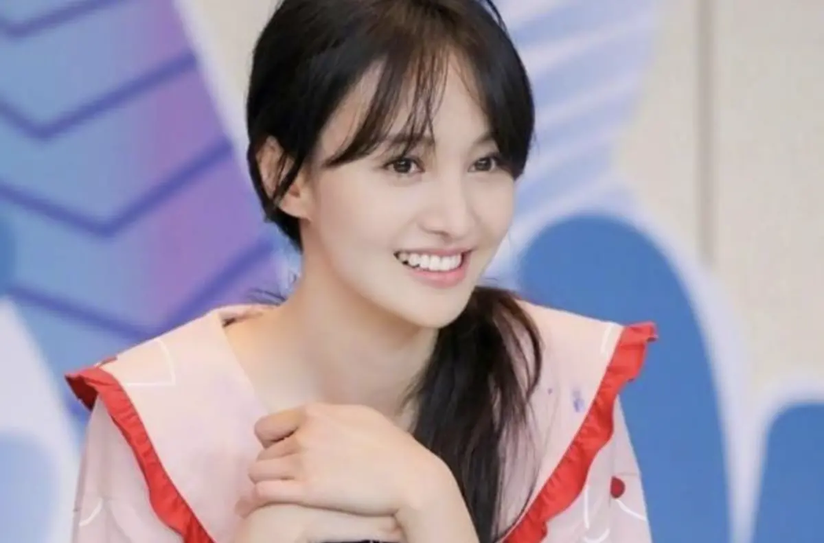 ▲鄭爽（如圖）被爆在美國當小三，富商葉延偉兒子的網紅AKA（葉鄭源）直播爆料，鄭爽已經懷孕。（圖／鄭爽微博）